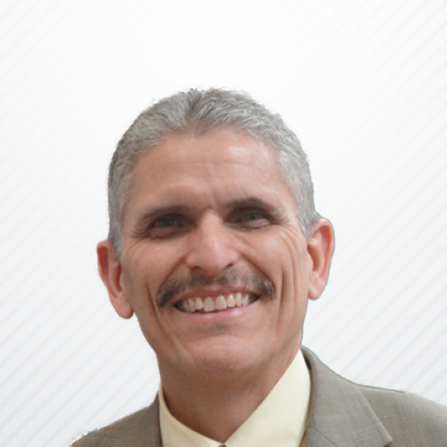 Dr. Rafael Nevárez